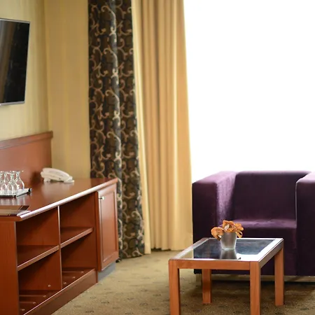 Golden فندق بالاتونفوريد