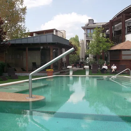 Golden 4* بالاتونفوريد