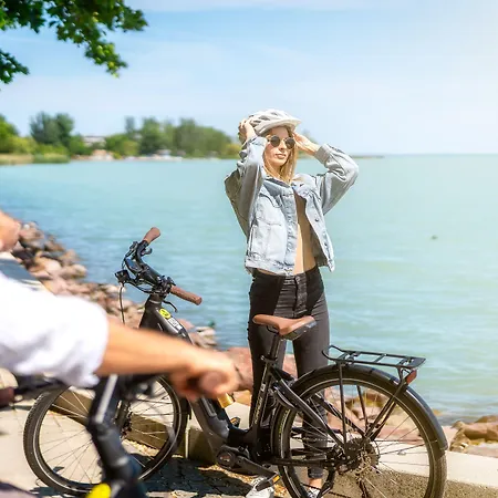 Golden 4* بالاتونفوريد